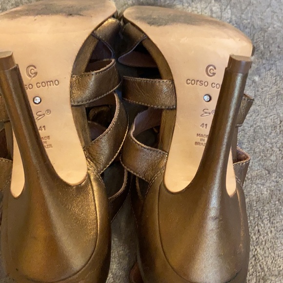 Corso Como bronze, spike heels,6 bows on front of each, zip up back,size 41 - Picture 4 of 4